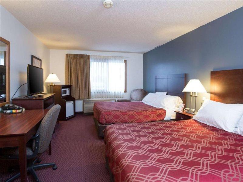 Travelodge By Wyndham Merrill Exteriér fotografie
