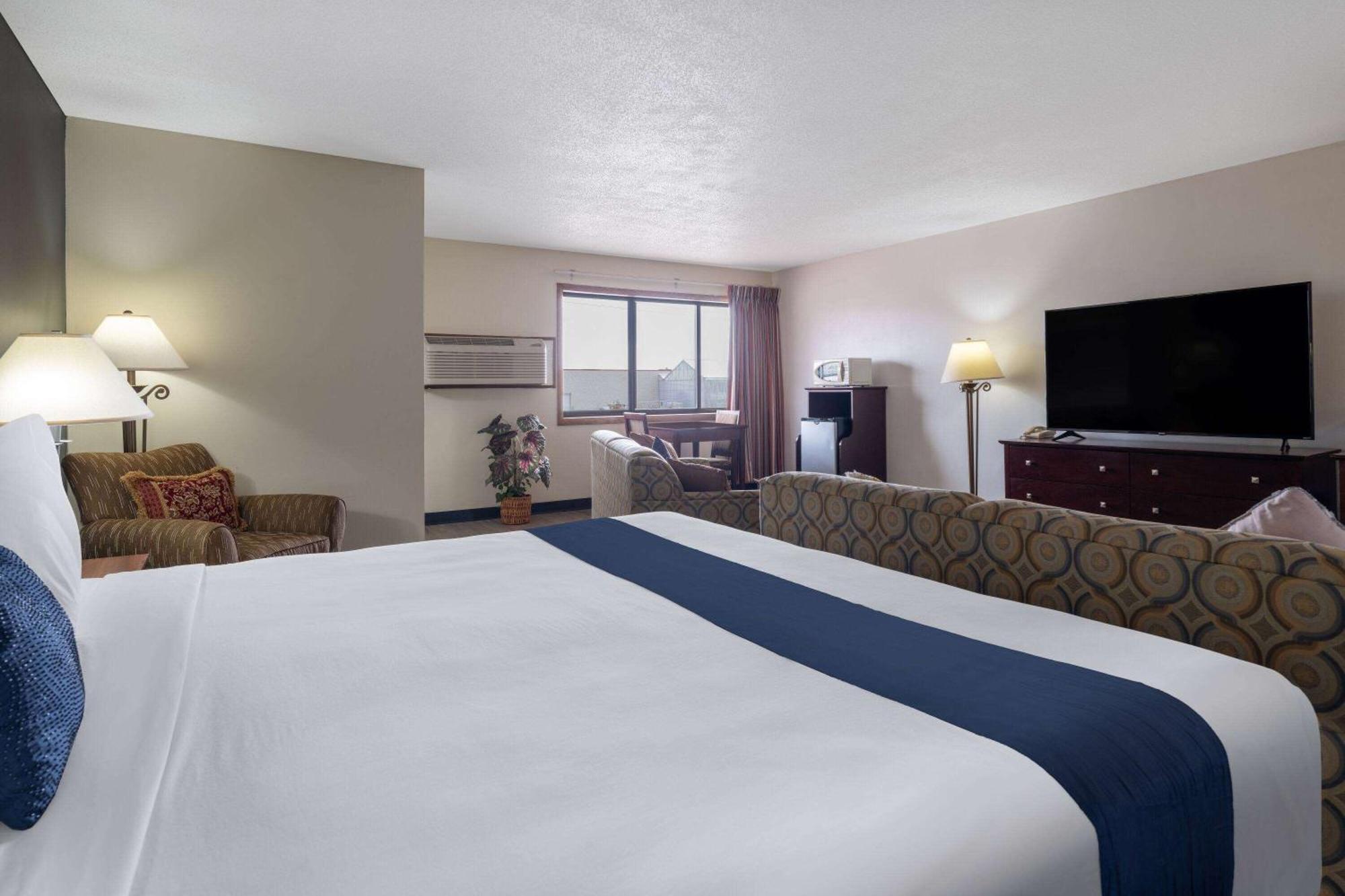 Travelodge By Wyndham Merrill Exteriér fotografie