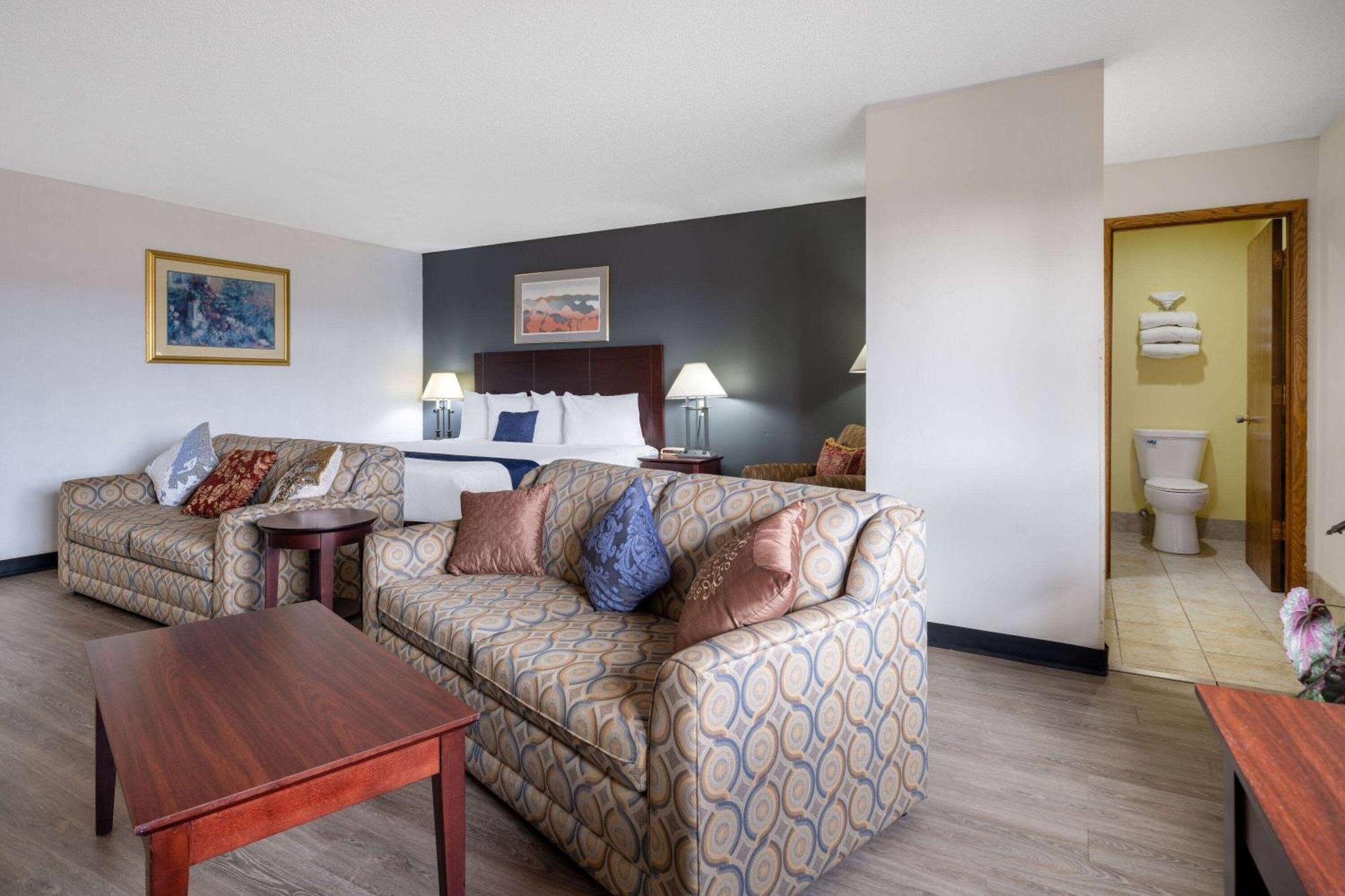 Travelodge By Wyndham Merrill Exteriér fotografie