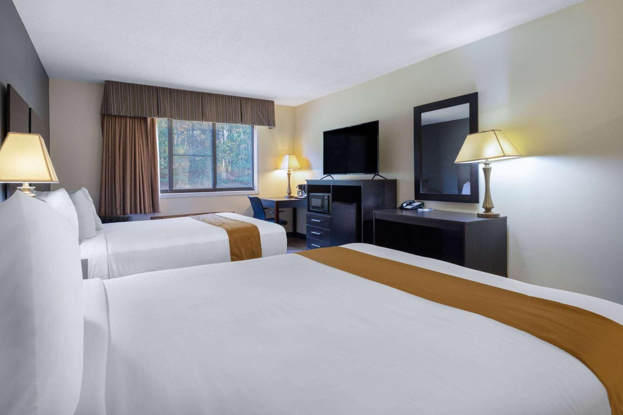 Travelodge By Wyndham Merrill Exteriér fotografie