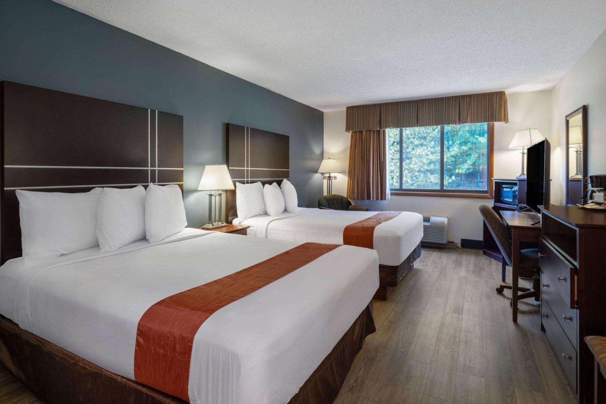 Travelodge By Wyndham Merrill Exteriér fotografie