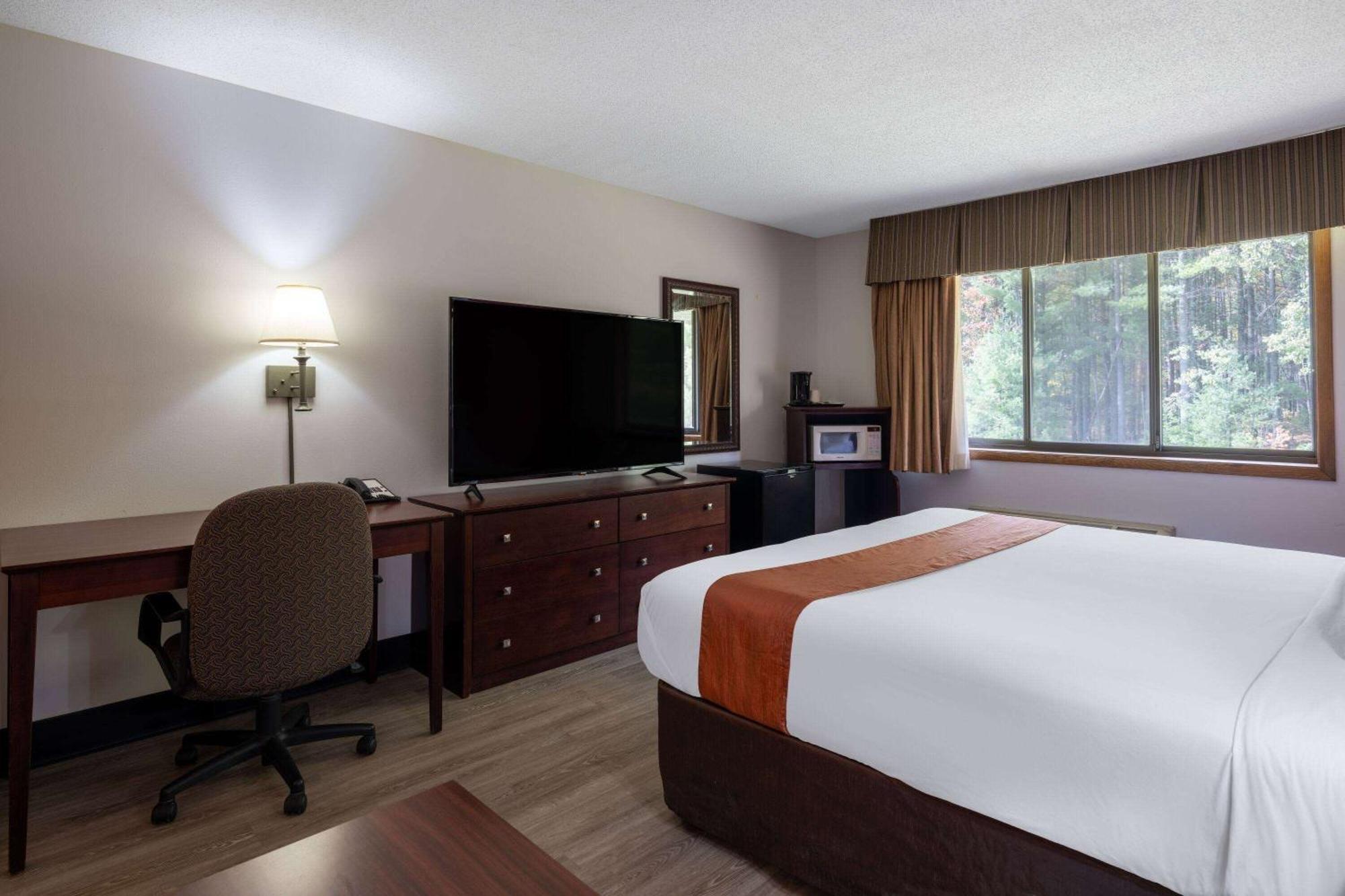 Travelodge By Wyndham Merrill Exteriér fotografie