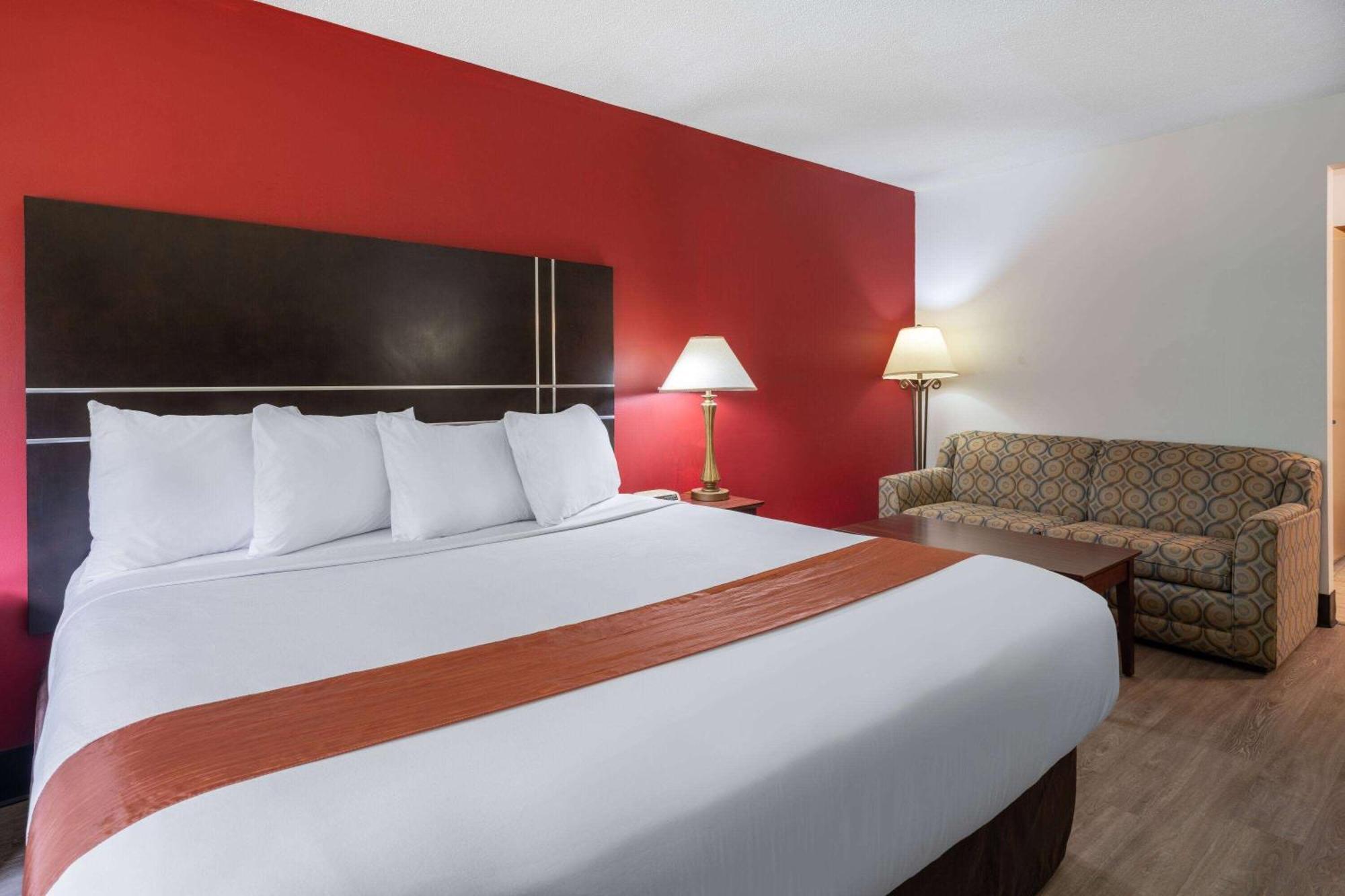 Travelodge By Wyndham Merrill Exteriér fotografie