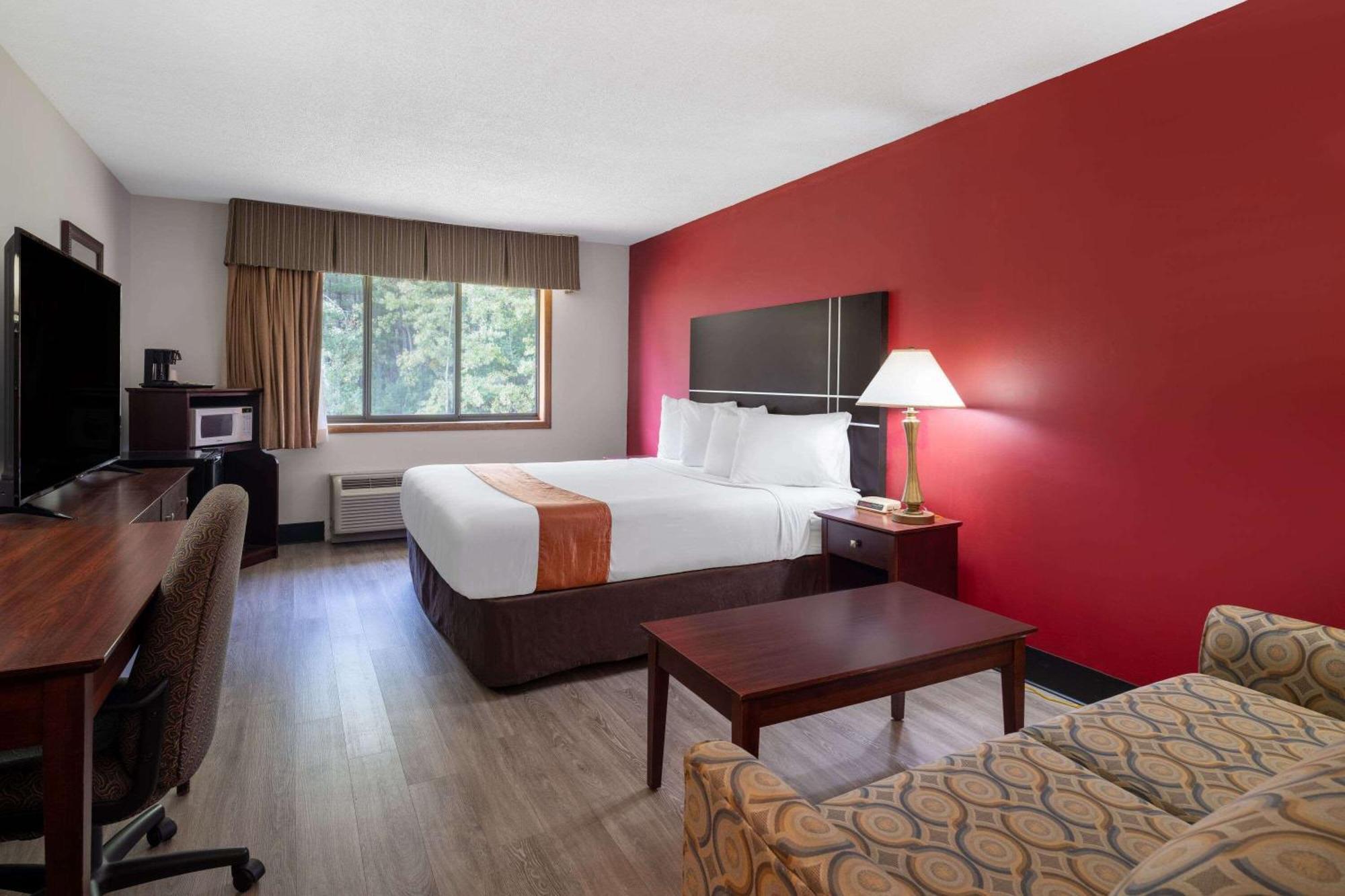 Travelodge By Wyndham Merrill Exteriér fotografie