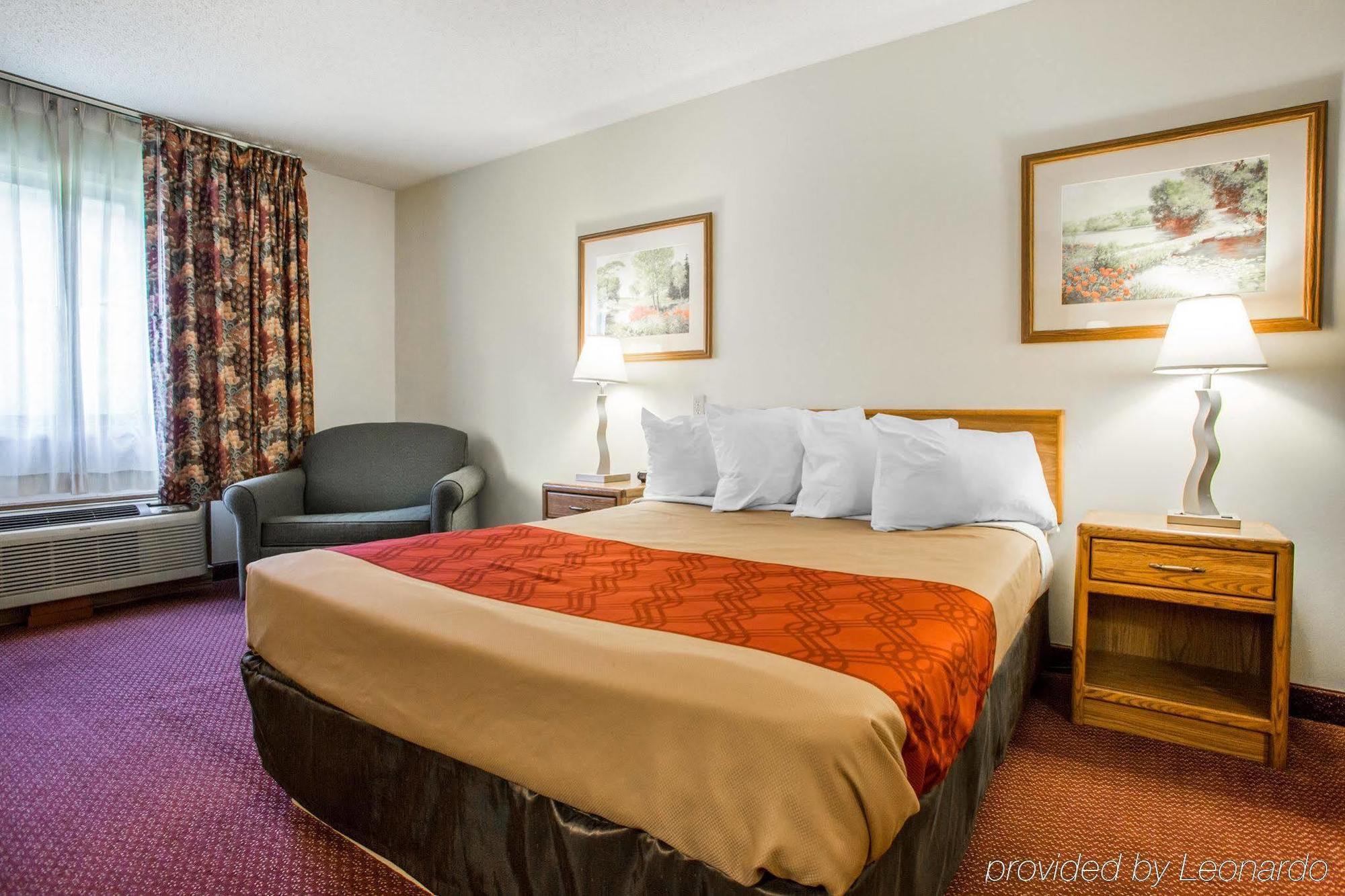 Travelodge By Wyndham Merrill Exteriér fotografie